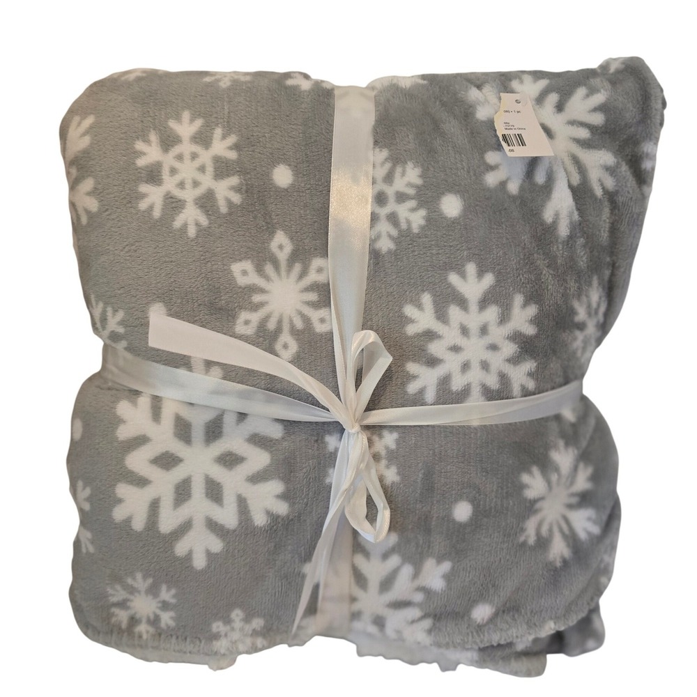 Grey White Snowflake Plush Fleece Throw Blanket Holiday Winter Decor Gift NWT
